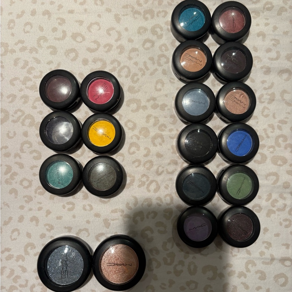 MAC 20 eyeshadows